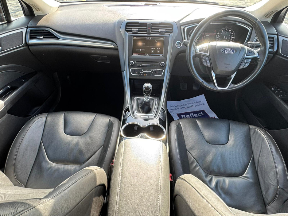 2016 Ford Mondeo - image 18