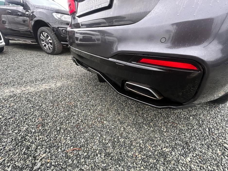 2018 BMW 5 Series - image 13