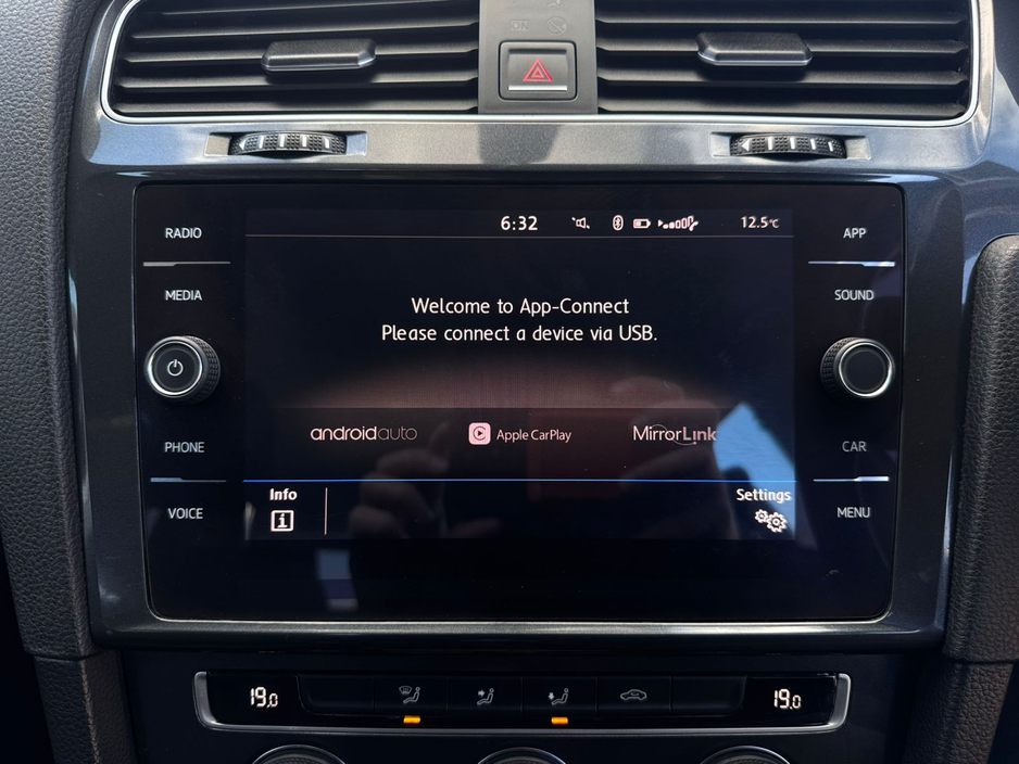 2017 Volkswagen Golf - image 23