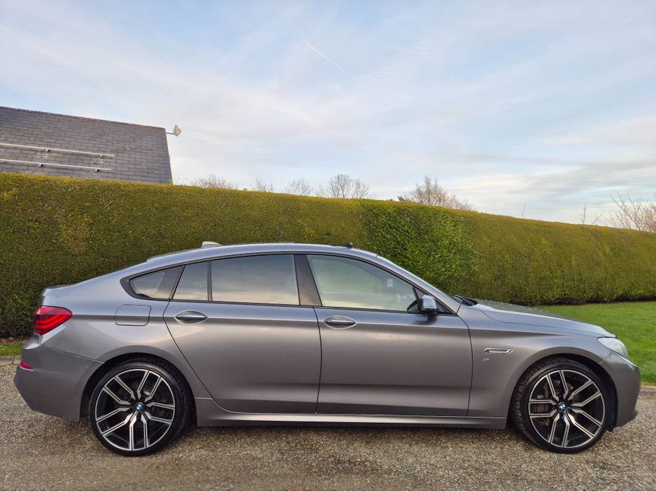 2016 BMW 5 Series - image 2