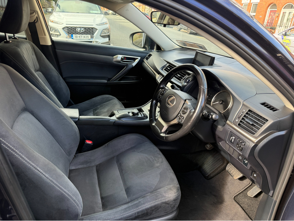 2018 Lexus CT 200 h - image 13