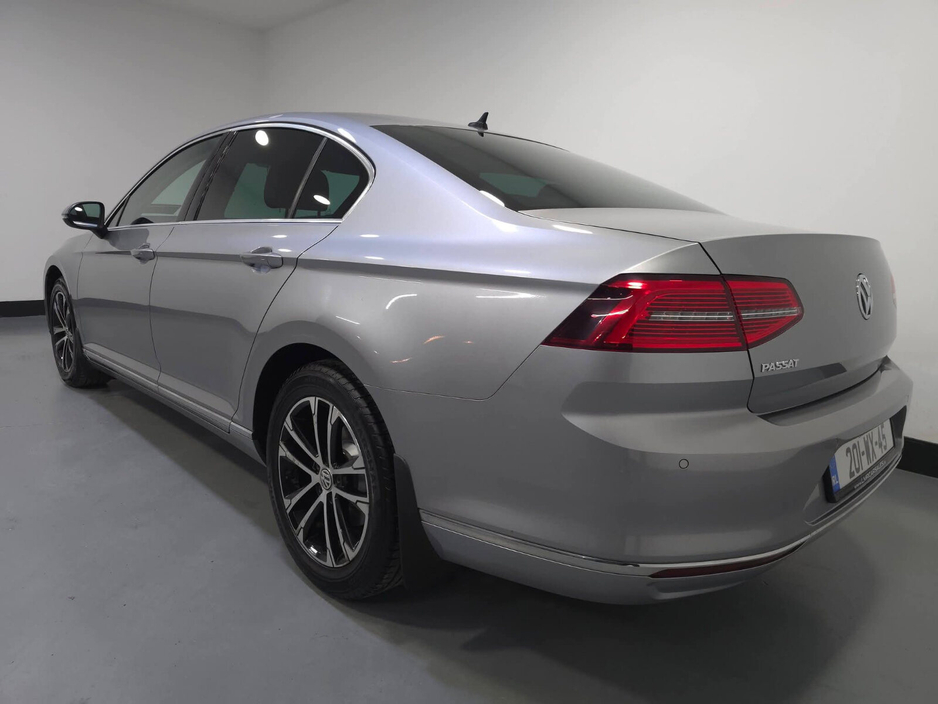 2020 Volkswagen Passat - image 11