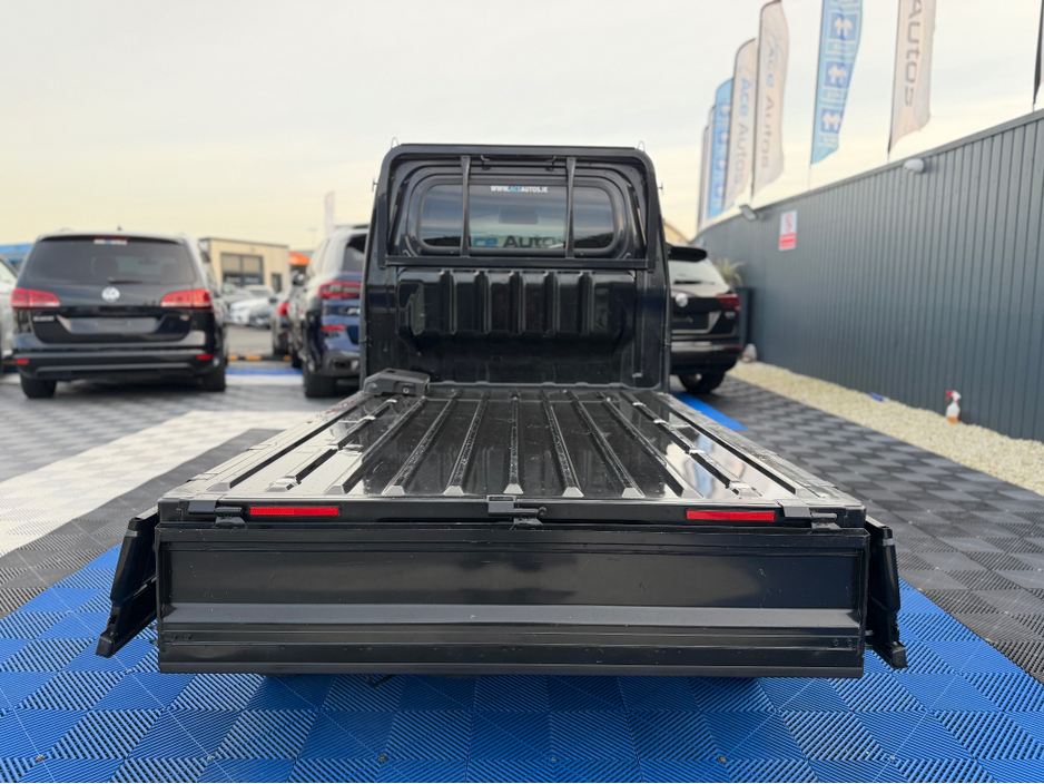 2019 Daihatsu Fourtrak - image 9