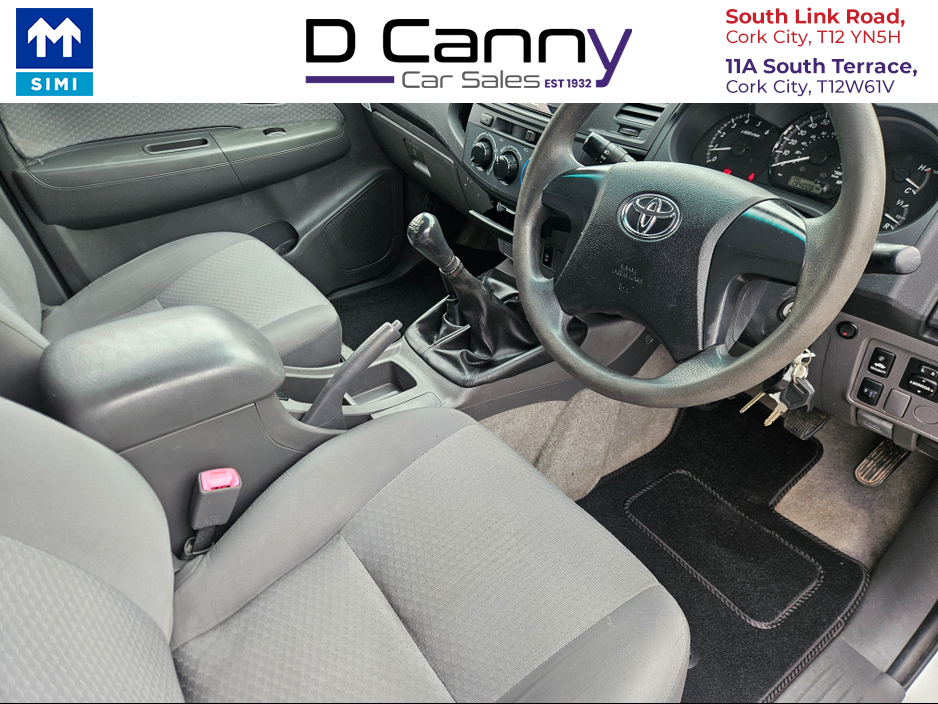 2013 Toyota Hilux - image 11