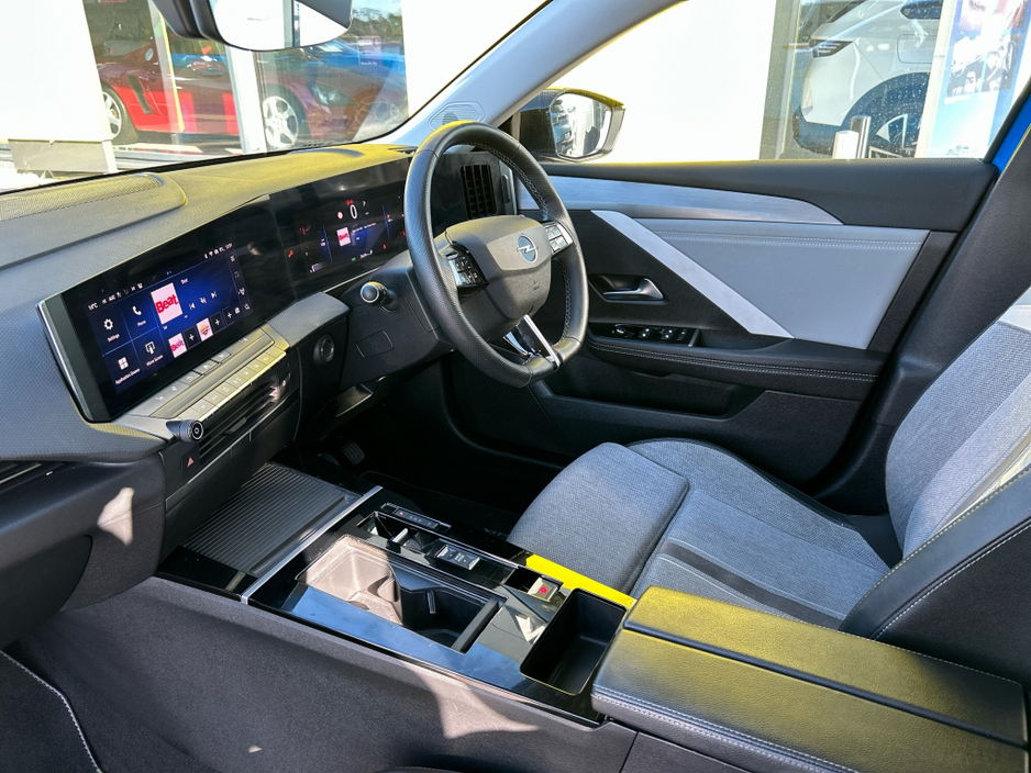 2024 Opel Astra - image 2