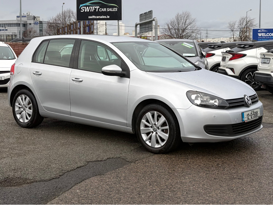 2012 Volkswagen Golf - image 2