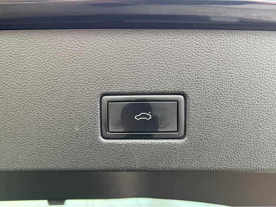 2023 Volkswagen T-Roc - image 9