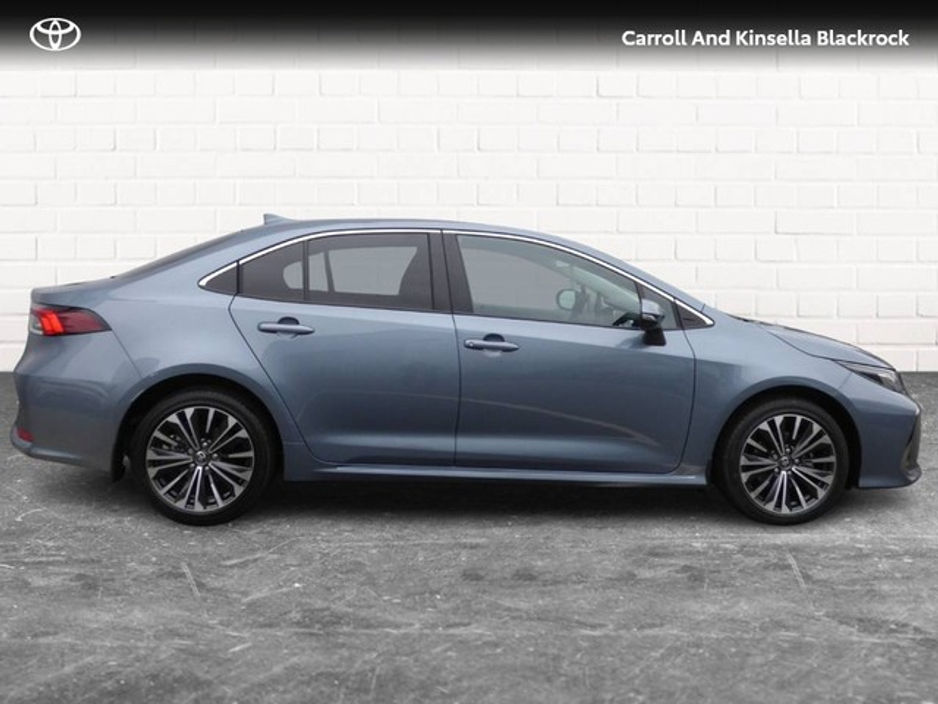 2023 Toyota Corolla Hybrid Luna Sport Saloon €28,950