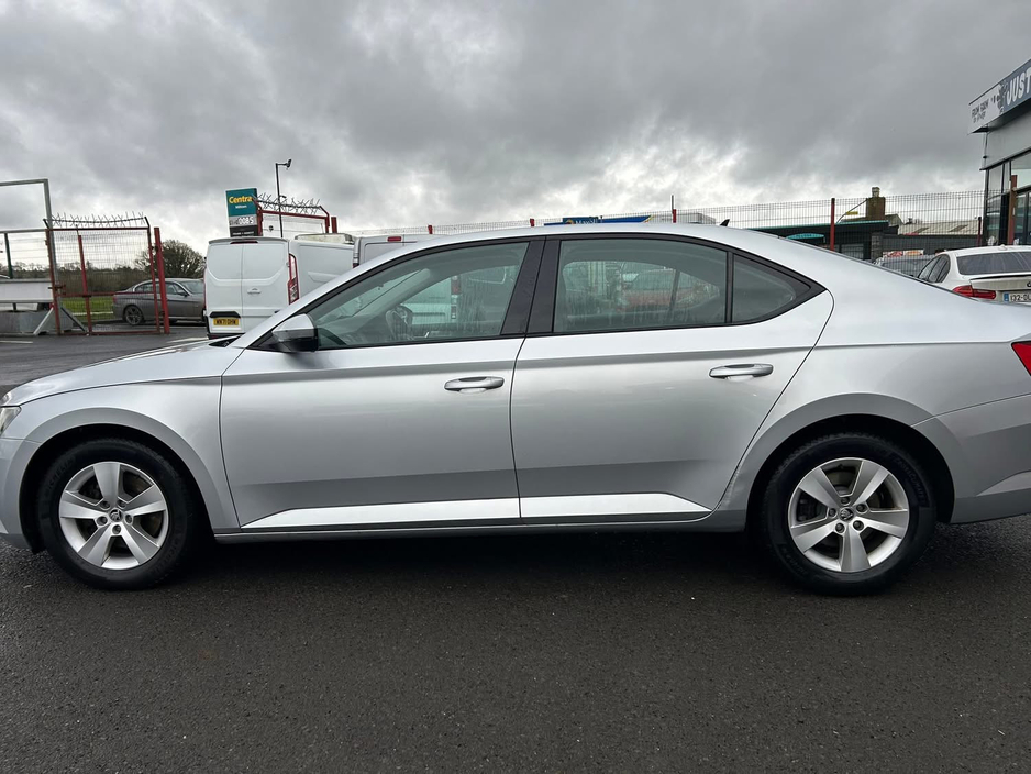 2019 Skoda Superb Manual 5 door hatchback 2.0l diesel engine €8,750