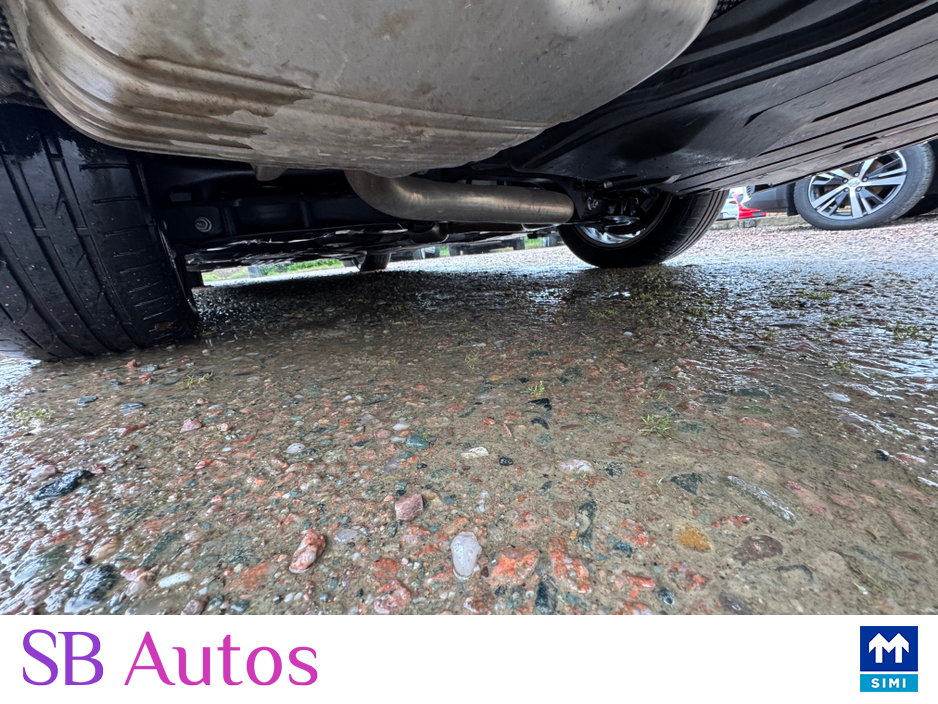 2017 BMW 3 Series - image 10