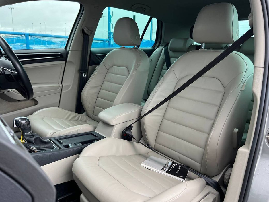 2016 Volkswagen Golf HIGHLINE 1.4 TSI AUTO * BIG SPEC * // FULL SERVICE HISTORY // LEATHER INTERIOR // APPLE CARPLAY/ANDROID AUTO €16,900