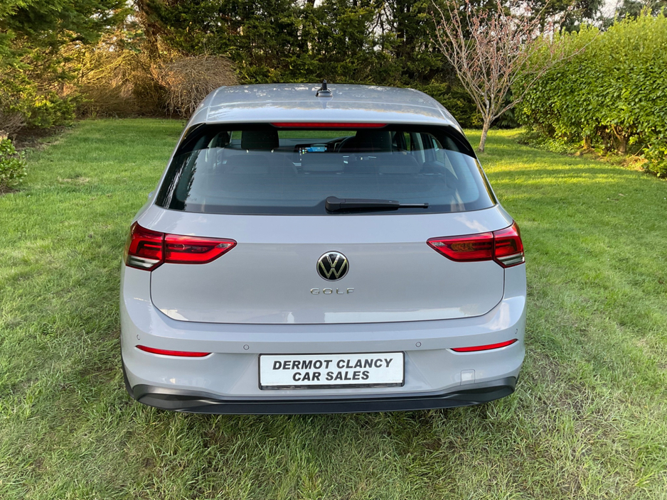 2022 Volkswagen Golf - image 17