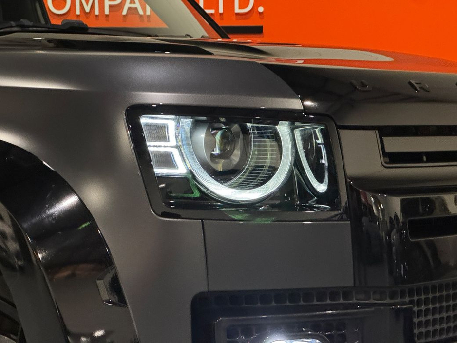 2023 Land Rover Defender - image 6