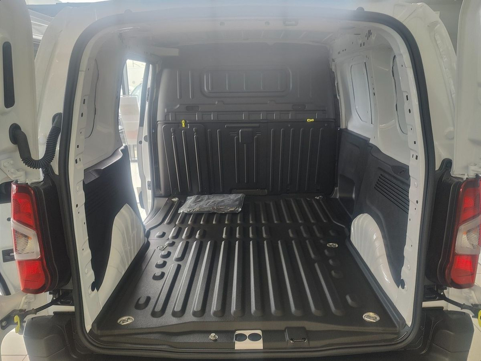 2024 Citroen Berlingo LX PLUS From €94 Per Week €21,764