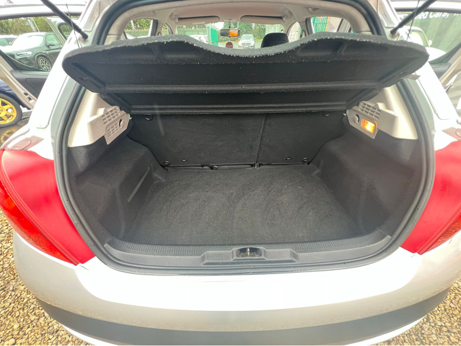 2007 Peugeot 207 - image 8
