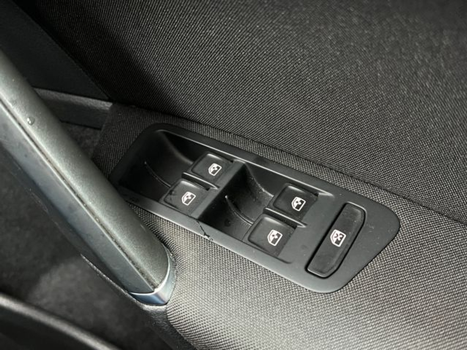 2020 Volkswagen Golf - image 31