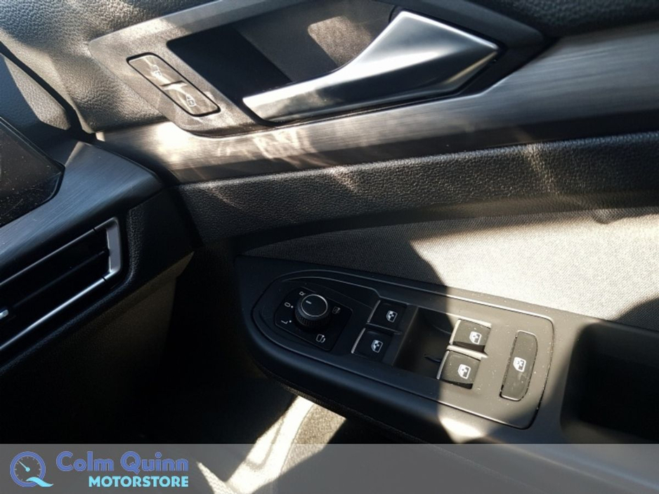 2021 Volkswagen Golf - image 15