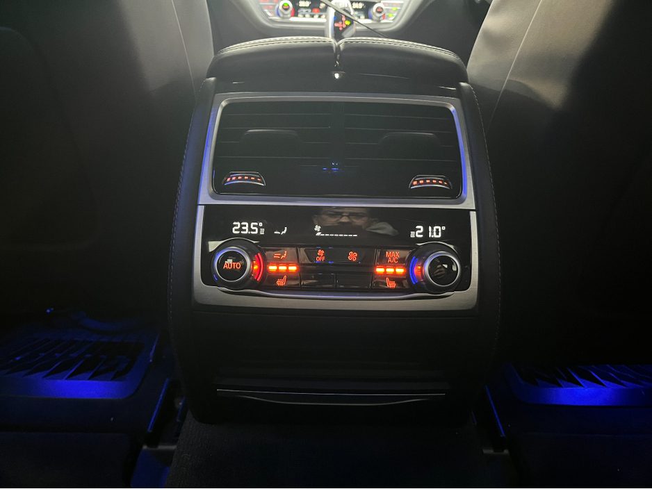 2016 BMW 7 Series 2016 BMW 740E IPERFORMANCE M-SPORT 2.0 AUTOMATIC / CRUISE CONTROL / 360° PARKING CAMERA / ELECTRIC MEMORY HEATED & MASSAGING SEATS / HEATED REAR SEATS / PANORAMIC SUNROOF / PADDLE SHIFTERS AND MORE