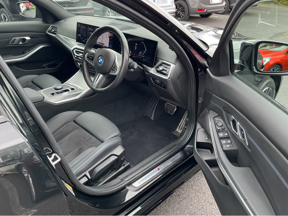 2023 BMW 3 Series - image 13