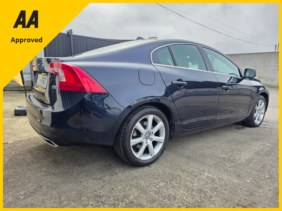 2018 Volvo S60 - image 7