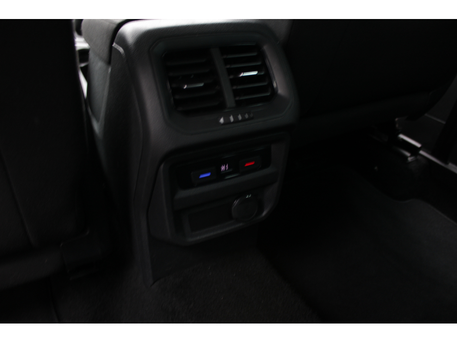 2021 Volkswagen Tiguan - image 19