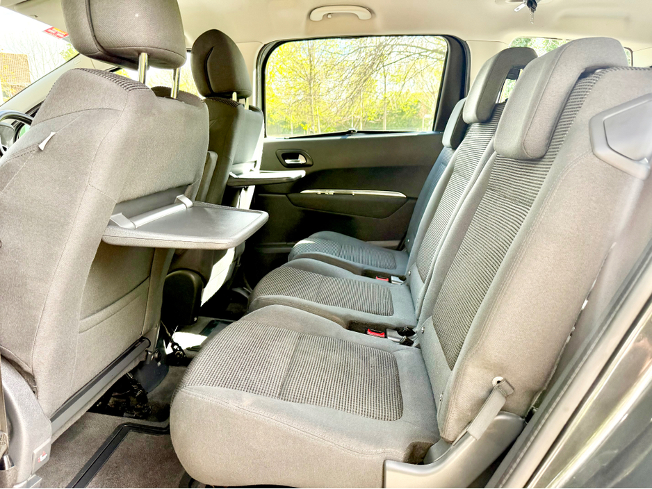 2016 Peugeot 5008 - image 16