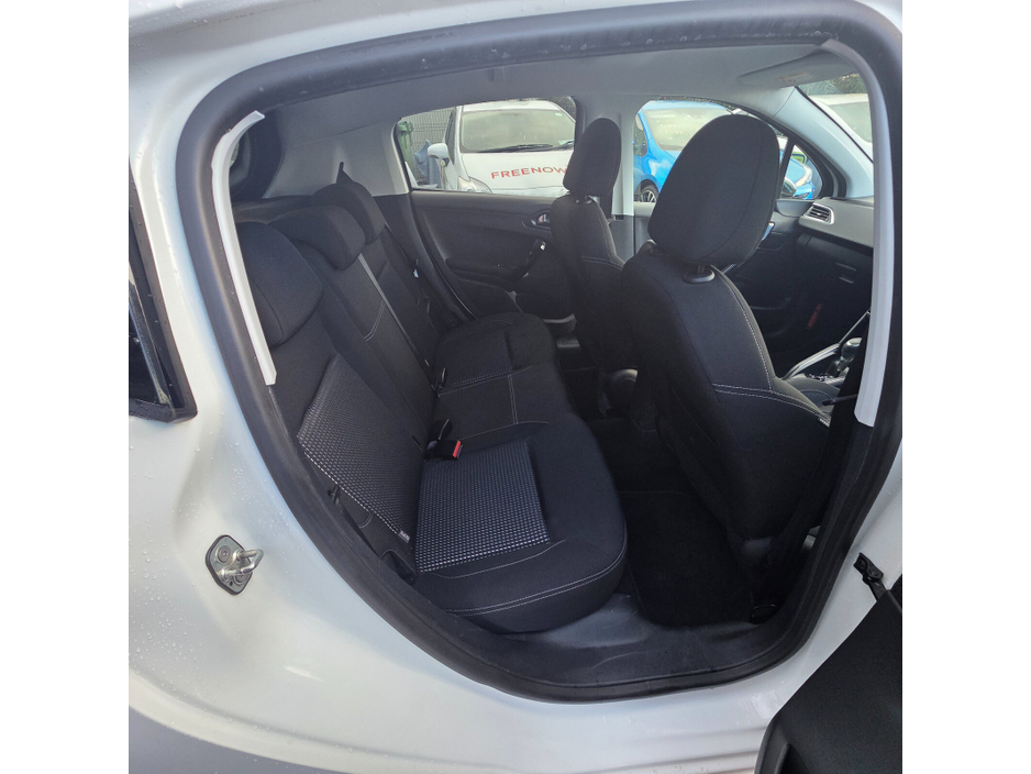 2016 Peugeot 208 1.2 Puretech 110 bhp automatic Allure 5d €9,950