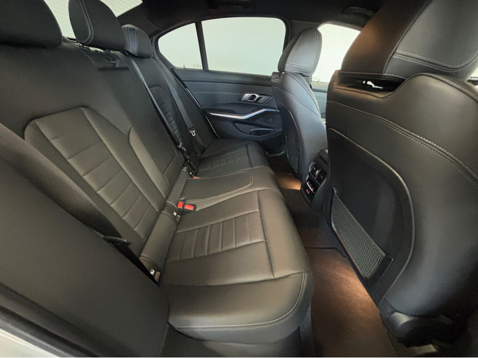 2020 BMW 3 Series - image 14