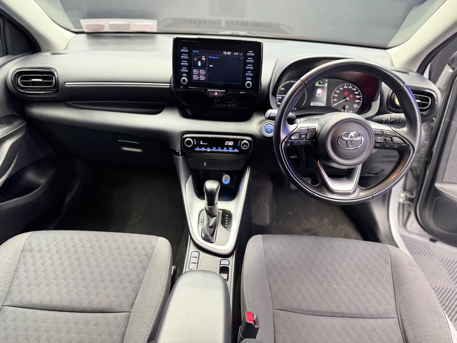 2021 Toyota Yaris - image 17