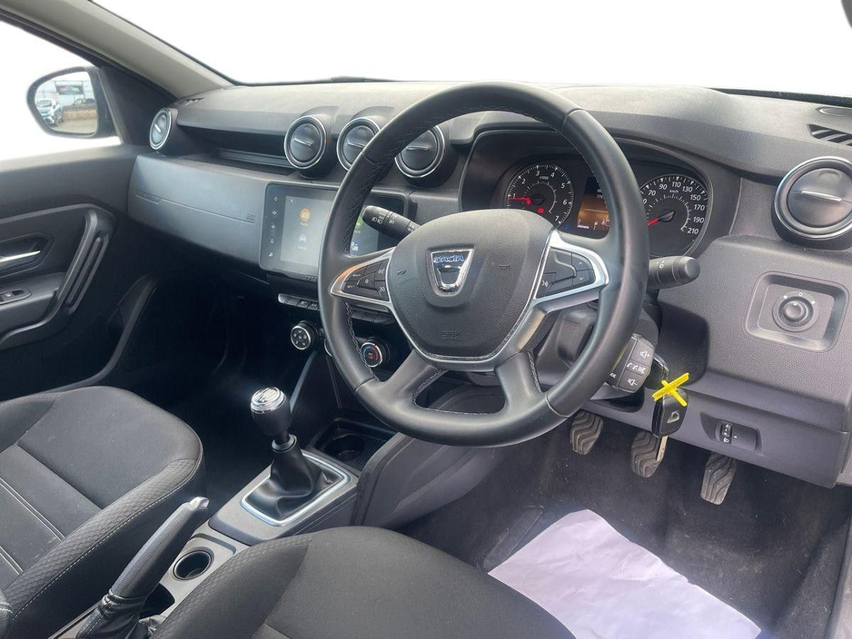 2022 Dacia Duster - image 6