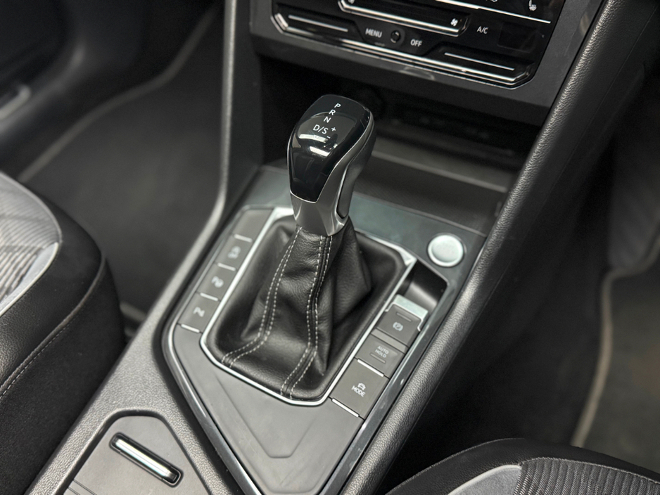 2021 Volkswagen Tiguan - image 19