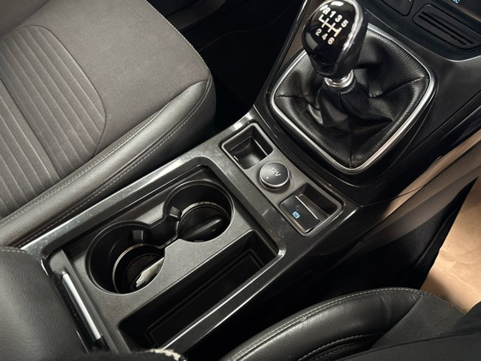 2018 Ford Kuga - image 15