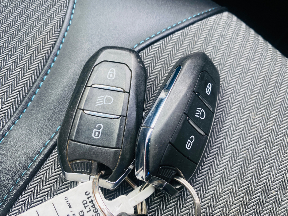 2022 Peugeot 5008 - image 15