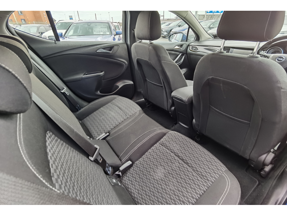 2018 Opel Astra - image 11