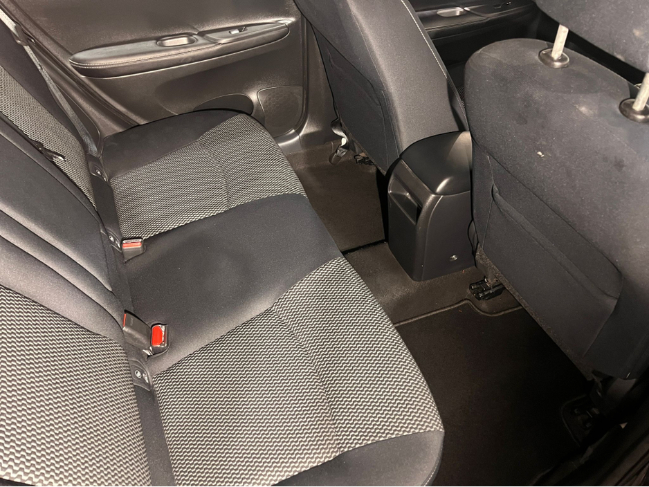 2015 Nissan Pulsar - image 15