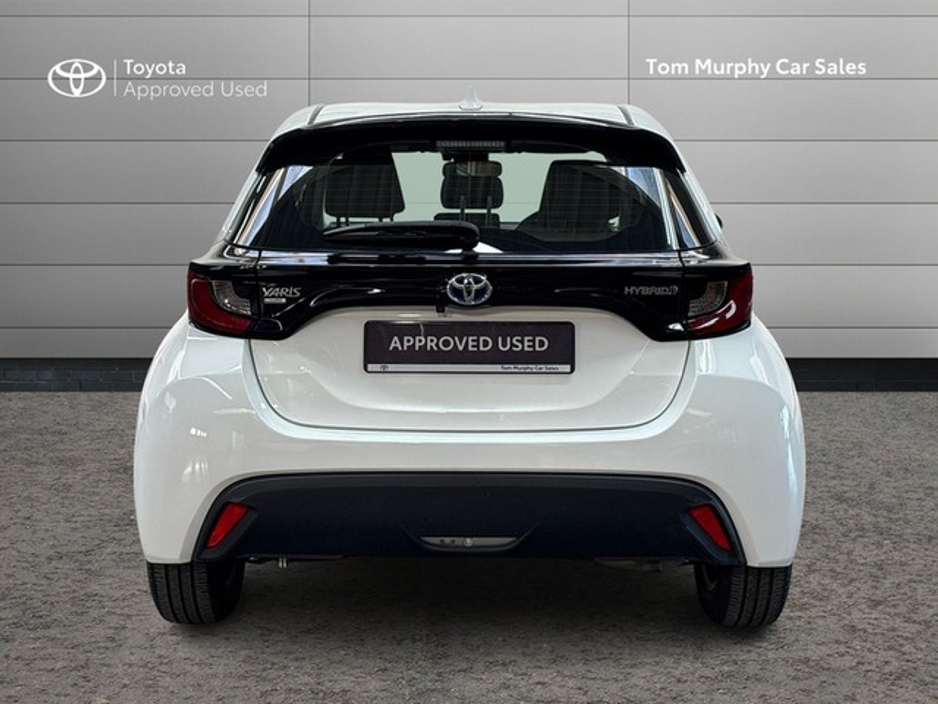 2022 Toyota Yaris - image 4