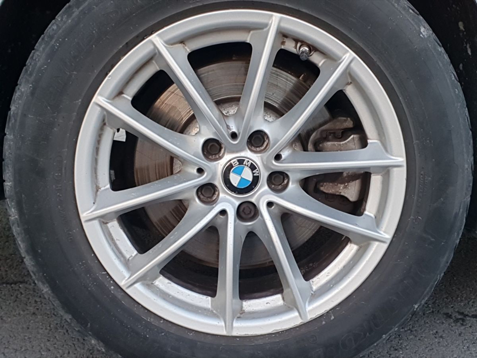 2021 BMW 5 Series - image 13