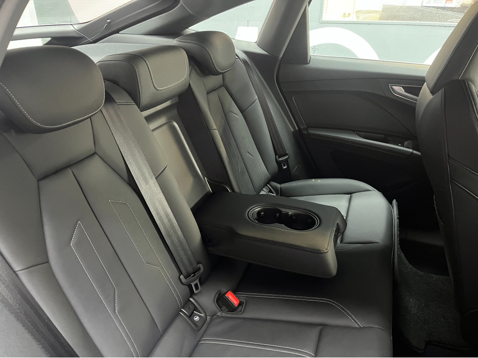 2024 Audi Q4 e-tron €39950! 2024 AUDI Q4 E-TRON SPORTBACK ELECTRIC AUTOMATIC / CRUISE CONTROL / 360° PARKING CAMERA / HEATED SEATS / APPLE CARPLAY / PADDLE SHIFTERS / AMBIENT LIGHTS €39,950