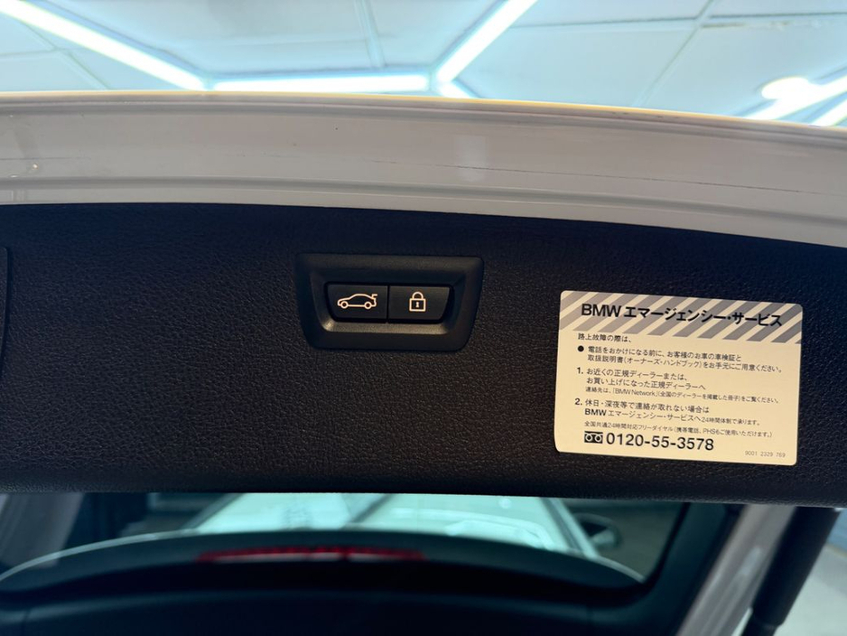 2017 BMW 3 Series - image 36