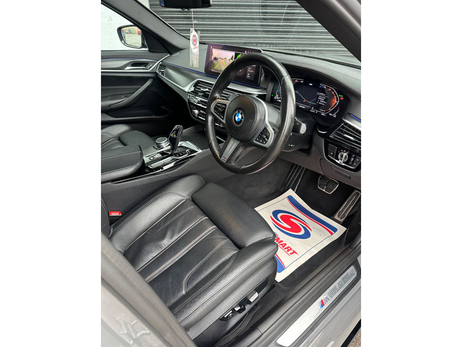 2021 BMW 5 Series - image 18