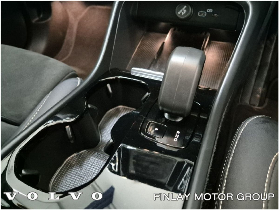 2023 Volvo XC40 - image 17