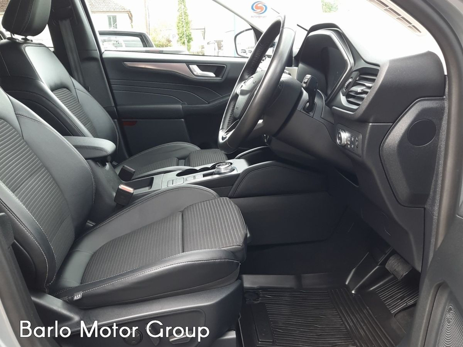 2023 Ford Kuga - image 9