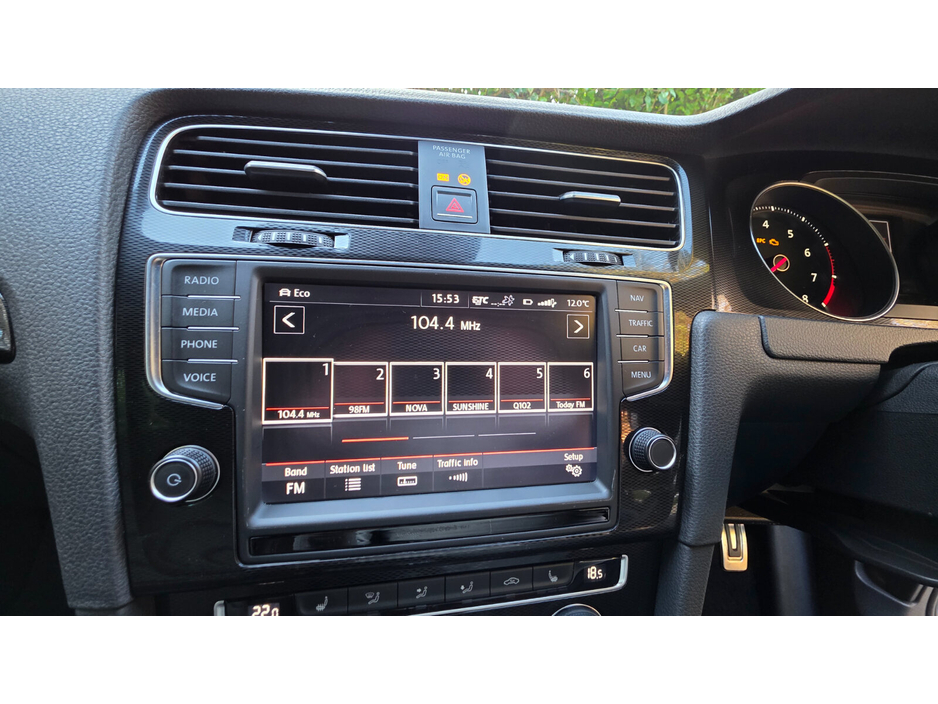 2014 Volkswagen Golf - image 22