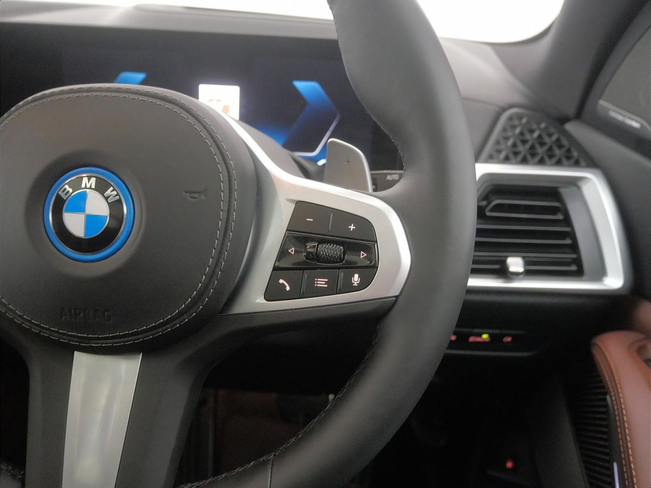 2025 BMW X5 - image 18