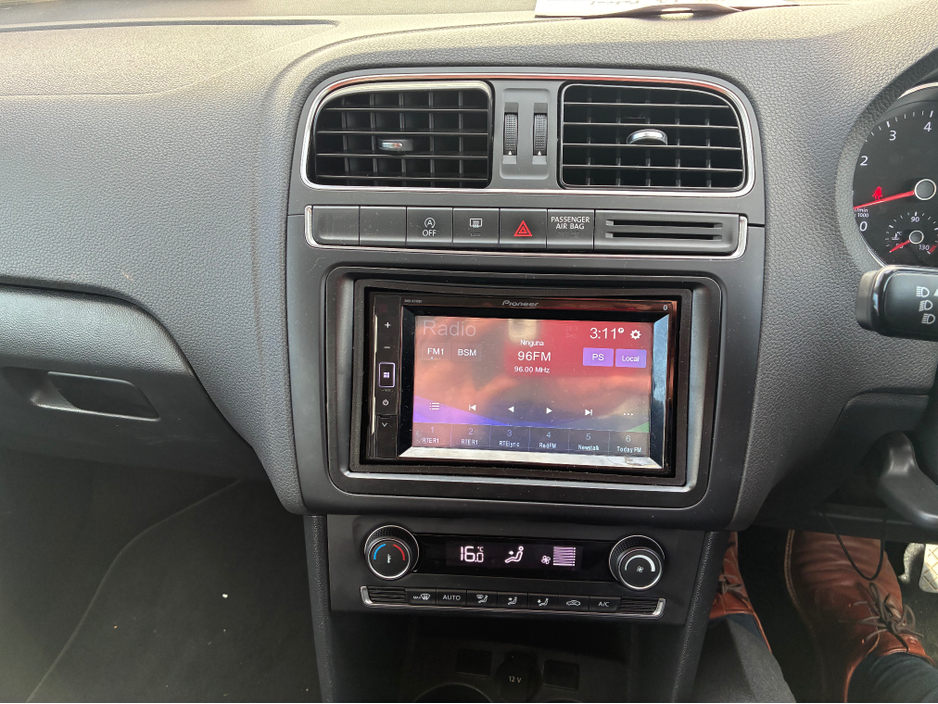 2016 Volkswagen Polo - image 14