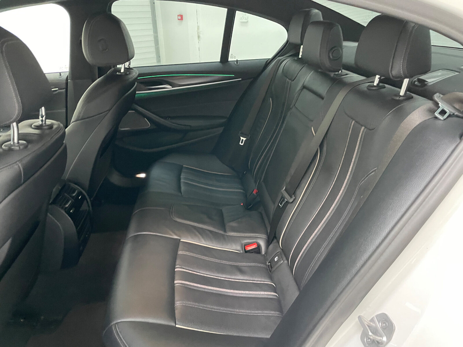 2021 BMW 5 Series - image 16