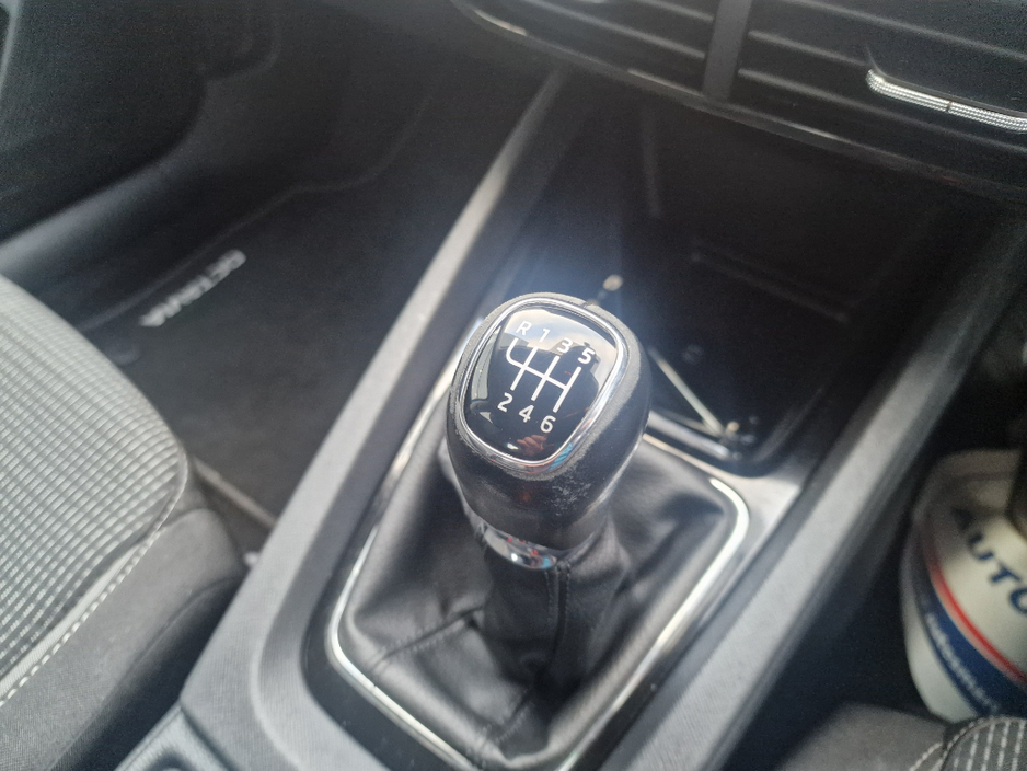 2022 Skoda Octavia - image 9