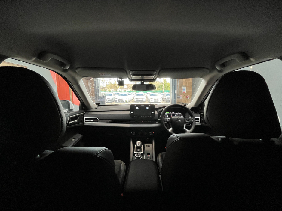 2023 Mitsubishi Outlander - image 18