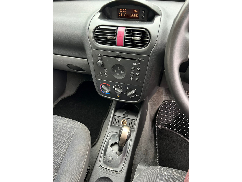 2002 Opel Corsa - image 2