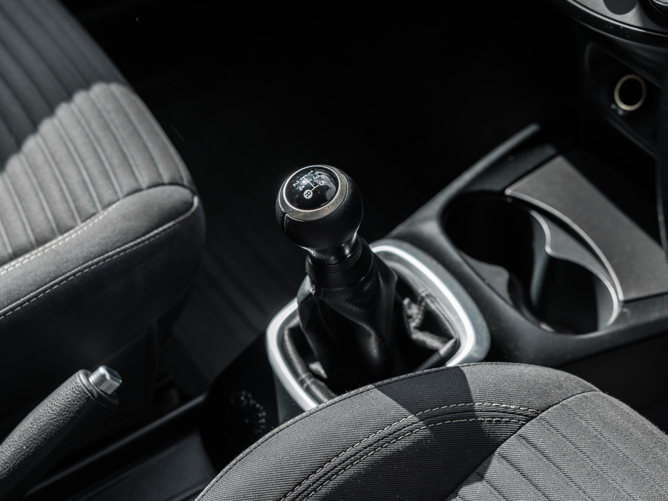 2018 Toyota Yaris - image 16